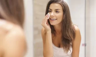 7 أخطاء ترتكبيهم فى روتين العناية بالبشرة