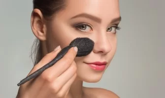 كيفية وضع المكياج للبشرة الدهنية