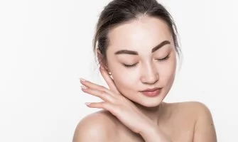 الأربوتين الحل الآمن والفعال لبشرة مشرقة خالية من البقع