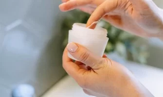 روتين العناية بالبشرة الحساسة