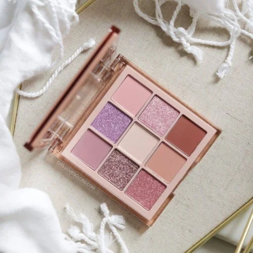 Huda Beauty Light Nude Obsessions Eyeshadow Palette Huda Beauty Light Nude Obsessions Eyeshadow Palette