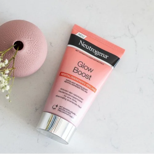 Neutrogena Glow Boost  Exfoliant Revitalizing 75Ml